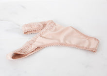 Carica l&#39;immagine nel visualizzatore di Gallery, Low Rise Thong