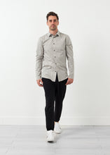 Carica l&#39;immagine nel visualizzatore di Gallery, Moun Button Up