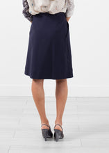 Carica l&#39;immagine nel visualizzatore di Gallery, Deep Pocket Skirt