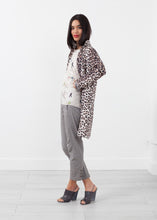 Carica l&#39;immagine nel visualizzatore di Gallery, Silk Trench