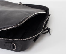Carica l&#39;immagine nel visualizzatore di Gallery, Classic Doc Bag