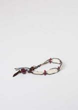 Carica l&#39;immagine nel visualizzatore di Gallery, Garnet Bracelet in Frothy Pearl