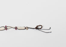 Carica l&#39;immagine nel visualizzatore di Gallery, Garnet Bracelet in Frothy Pearl