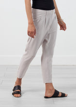 Carica l&#39;immagine nel visualizzatore di Gallery, Silk Drop Crotch Pant