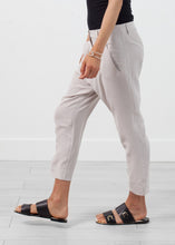 Carica l&#39;immagine nel visualizzatore di Gallery, Silk Drop Crotch Pant