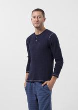 Carica l&#39;immagine nel visualizzatore di Gallery, Two Button Henley