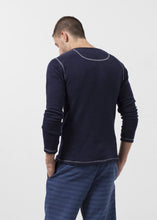 Carica l&#39;immagine nel visualizzatore di Gallery, Two Button Henley