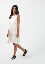Carica l&#39;immagine nel visualizzatore di Gallery, Bell Dress