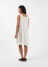Carica l&#39;immagine nel visualizzatore di Gallery, Bell Dress