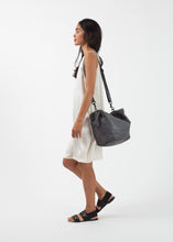 Carica l&#39;immagine nel visualizzatore di Gallery, Bell Dress