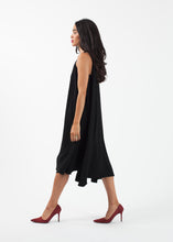 Carica l&#39;immagine nel visualizzatore di Gallery, Cape Dress