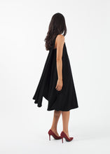 Carica l&#39;immagine nel visualizzatore di Gallery, Cape Dress