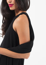 Carica l&#39;immagine nel visualizzatore di Gallery, Cape Dress