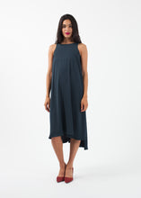 Carica l&#39;immagine nel visualizzatore di Gallery, Cape Dress