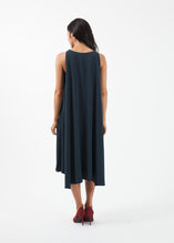 Carica l&#39;immagine nel visualizzatore di Gallery, Cape Dress
