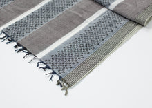 Carica l&#39;immagine nel visualizzatore di Gallery, Pigeon Scarf