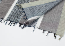 Carica l&#39;immagine nel visualizzatore di Gallery, Pigeon Scarf
