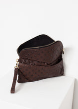 Carica l&#39;immagine nel visualizzatore di Gallery, Roxanne Leather Clutch in Brown