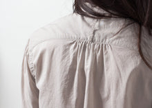 Carica l&#39;immagine nel visualizzatore di Gallery, Reverse Bib Tunic
