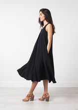 Carica l&#39;immagine nel visualizzatore di Gallery, Sleeveless Flow Dress
