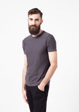 Carica l'immagine nel visualizzatore di Gallery, Yank Crewneck Tee