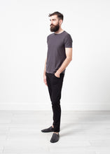 Carica l'immagine nel visualizzatore di Gallery, Yank Crewneck Tee
