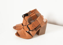 Carica l&#39;immagine nel visualizzatore di Gallery, Buckle Strap Heel in Brown