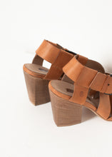 Carica l&#39;immagine nel visualizzatore di Gallery, Buckle Strap Heel in Brown
