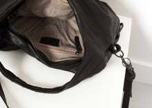 Carica l&#39;immagine nel visualizzatore di Gallery, Circle Bag in Black