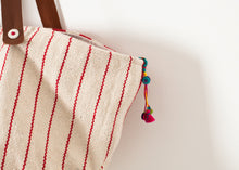 Carica l'immagine nel visualizzatore di Gallery, Woven Oversized Tote in Red Stripe
