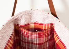Carica l'immagine nel visualizzatore di Gallery, Woven Oversized Tote in Red Stripe
