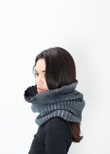 Carica l&#39;immagine nel visualizzatore di Gallery, Knit Neck Warmer in Grey