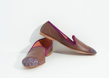 Carica l&#39;immagine nel visualizzatore di Gallery, Bizi Cap Toe Loafer in Rose/Aubergine