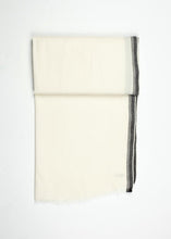 Carica l&#39;immagine nel visualizzatore di Gallery, Edged Wool Scarf in Off White