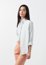 Carica l&#39;immagine nel visualizzatore di Gallery, Classic Button Down