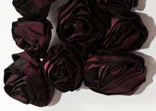 Carica l&#39;immagine nel visualizzatore di Gallery, Rose Necklace in Red